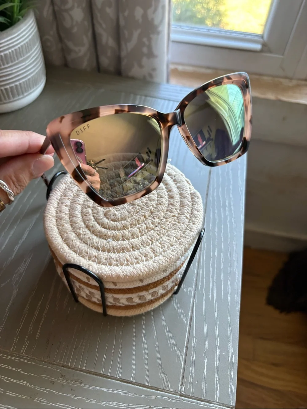 Diff Eyewear Tortoiseshell Cat-Eye Mirrored Sunglasses - Women Accessories